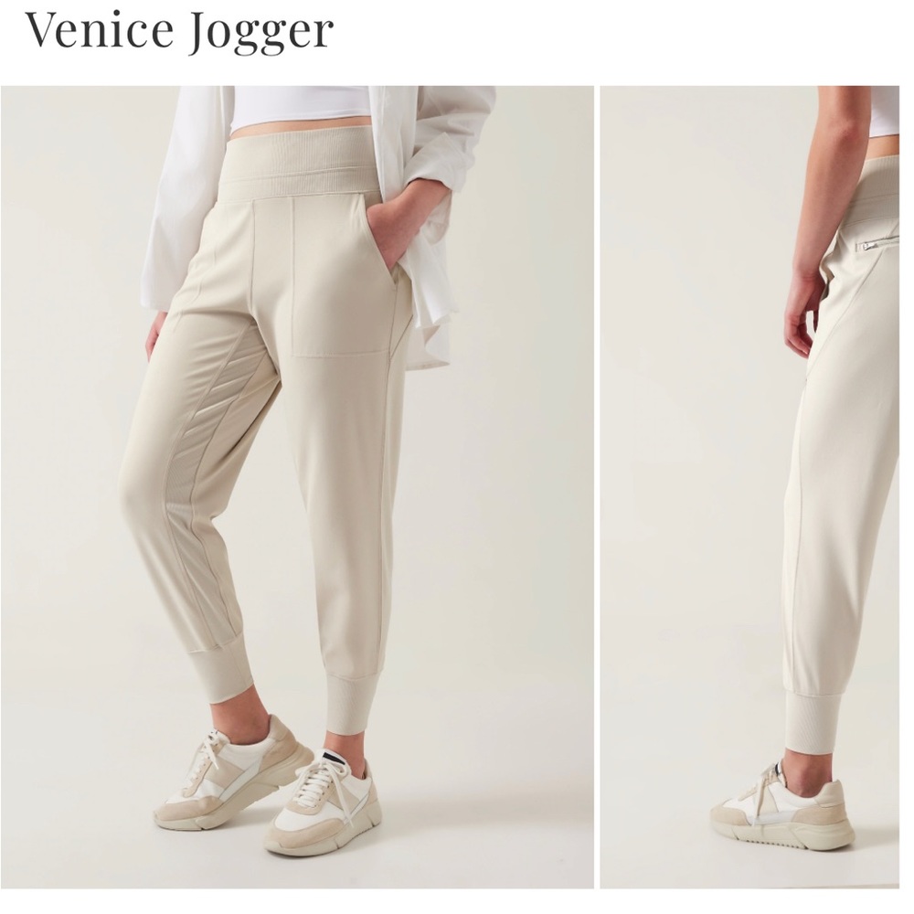NWT Athleta Venice jogger in size S color Abalone Grey